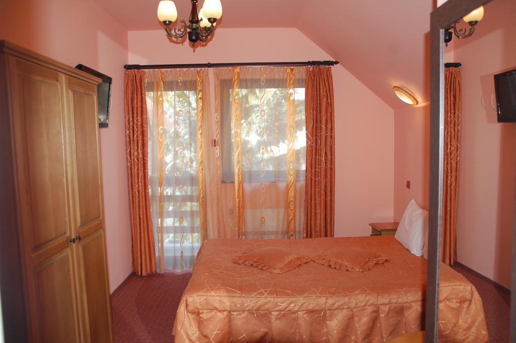 Pension Raluca Sinaia Exterior photo